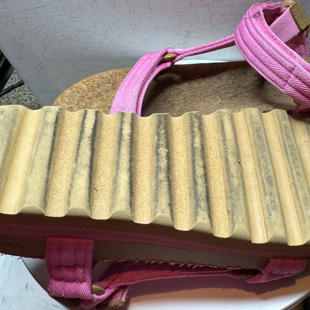 Reef Pink and Tan Sandals - Picture 4 of 5